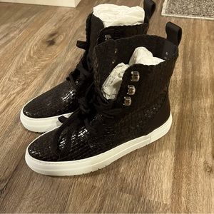 Aquatalia Tess women’s woven leather lace up boot - size 5m